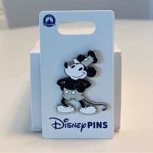 2024 Disney Parks Steamboat Mickey Mouse Sculpted Metallic Pin New With Card